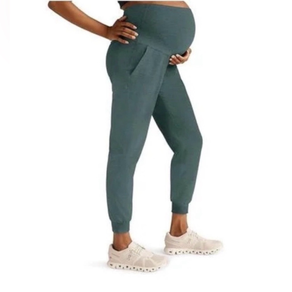 Beyond the bump maternity mid jogger sweats size M